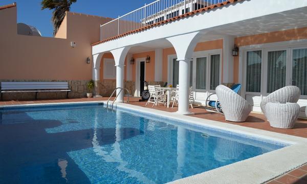Villa independiente con piscina privada (0)