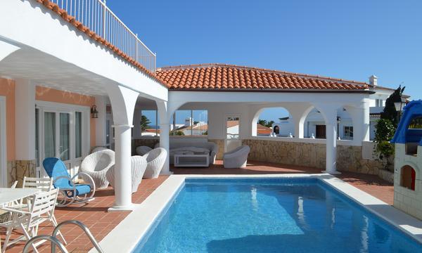 Spacious independent villa with private swimming pool (41)