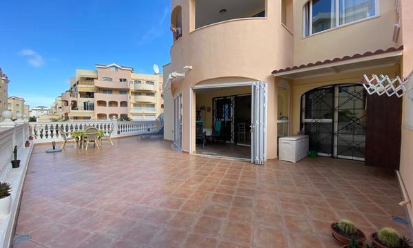 Beautiful apartment with great terras (0)