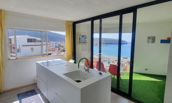En Venta: Impresionante Apartamento en Los Cristianos con Espectaculares Vistas al Mar (0)