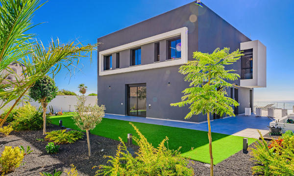 Luxusvilla mit Meerblick (1)